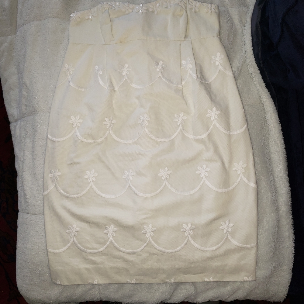 Host Pick 🥂 Lilly Pulitzer White Embroidered Floral Stapless Mini Dress - Picture 3 of 12